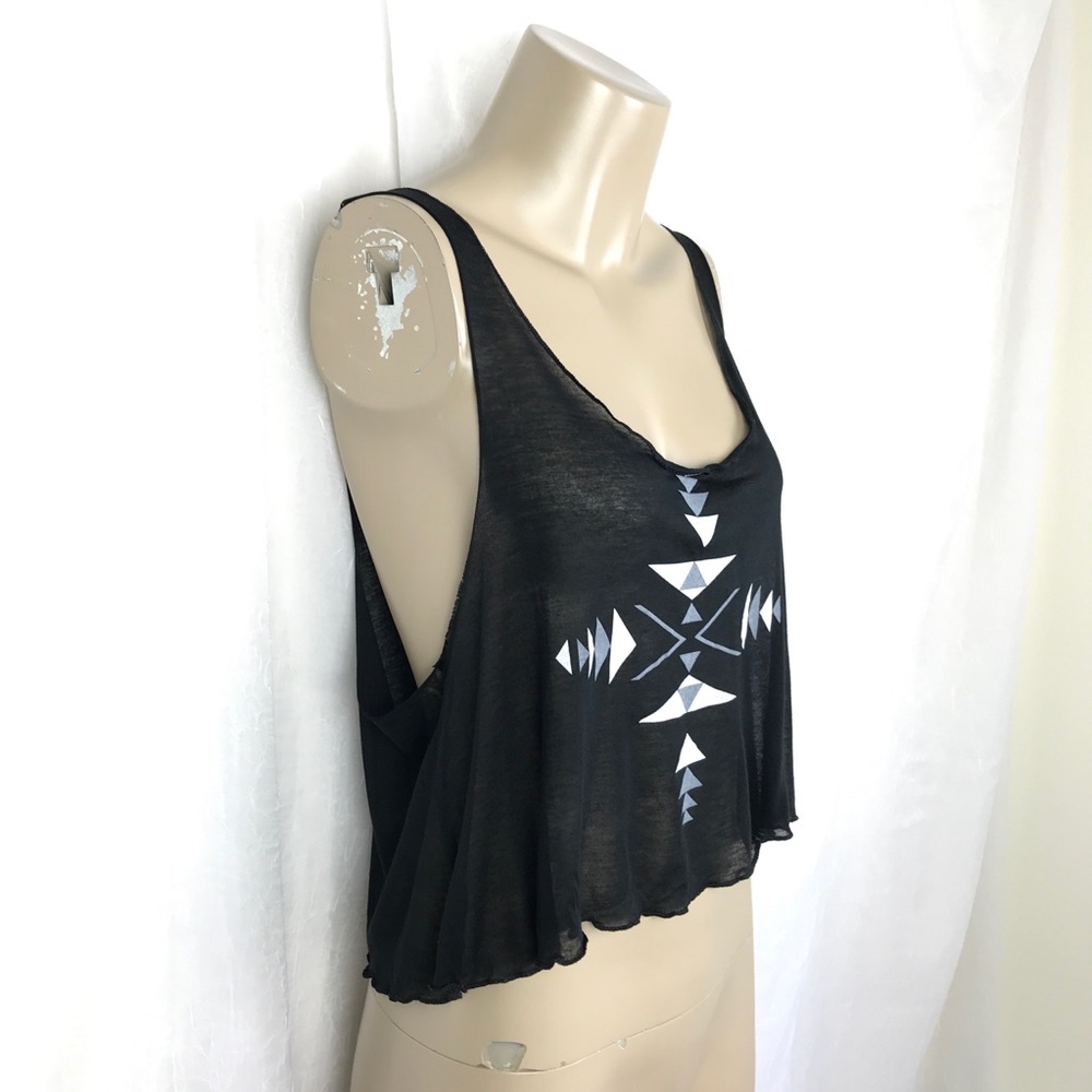 🚫SOLD🚫 NWT Black Grey Geometric Sheer Crop Tank - Picture 2 of 7